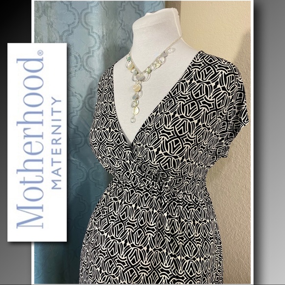 NWOT Motherhood Maternity Black & White Pattern Print Asymmetrical Maxi Dress - Picture 3 of 10